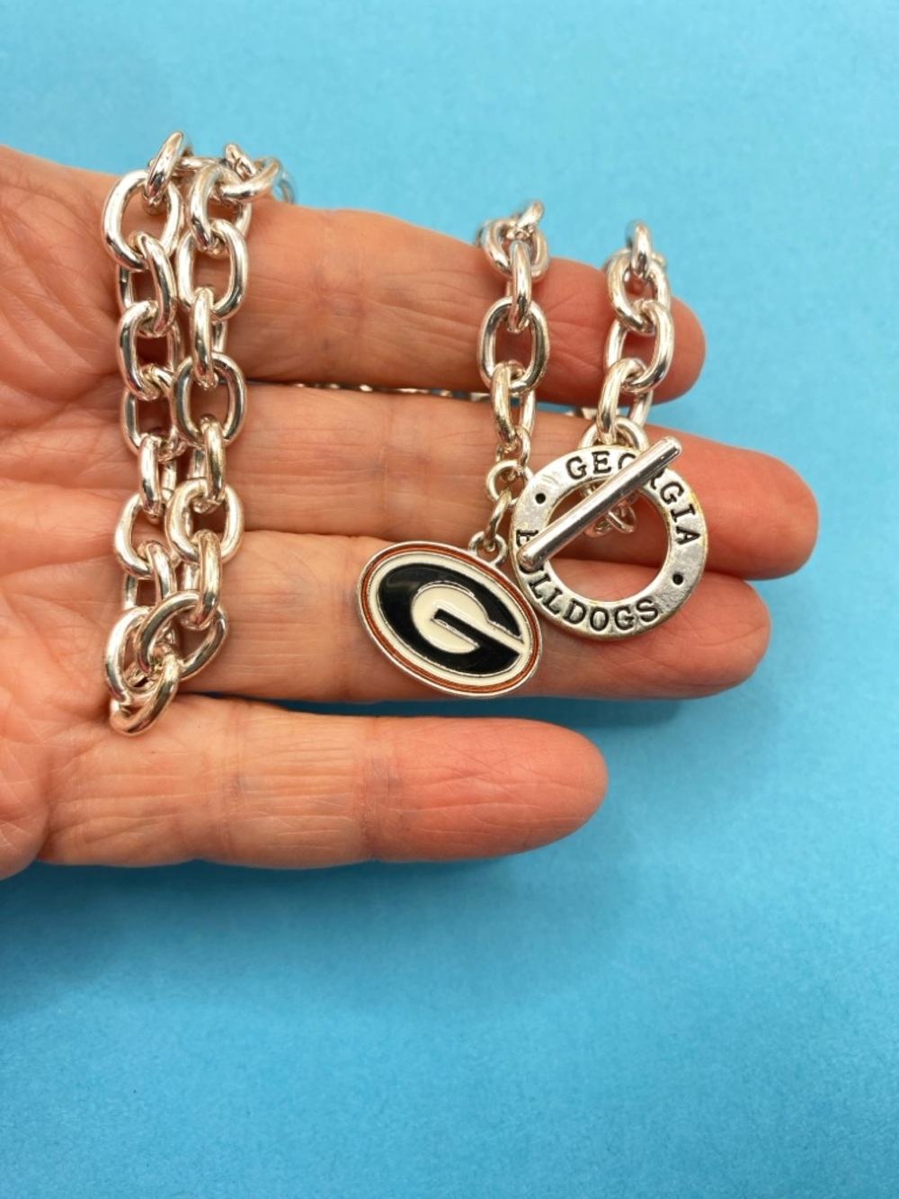 GEORGIA BULLDOGS Toggle Clasp Necklace With Charm Silvertone Necklace 18” - Picture 4 of 9